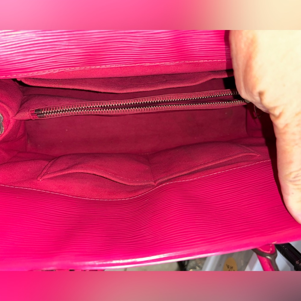 Louis Vuitton Pink Epi Marly
2 Way Bag - Picture 10 of 17